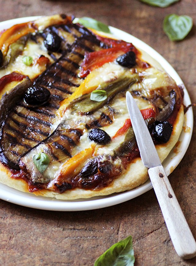 Pizza aux légumes grillés et au piment habanero