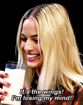 Margot Robbie a souffert lors de sa dégustation de sauces piquantes !
